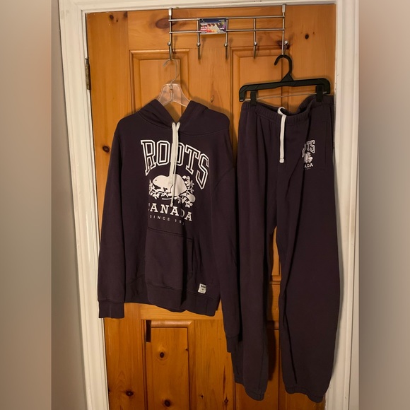 Long sleeve crop top, jumpsuit, pants and tracksuits. - Picture 11 of 12